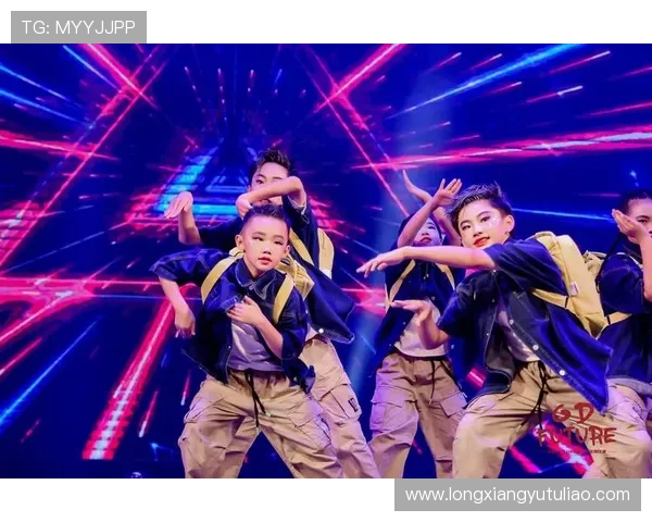 成都街舞队的耐力变革引发热议街舞文化的新思考与发展 成都街舞队的耐力变革引发热议街舞文化的新思考与发展